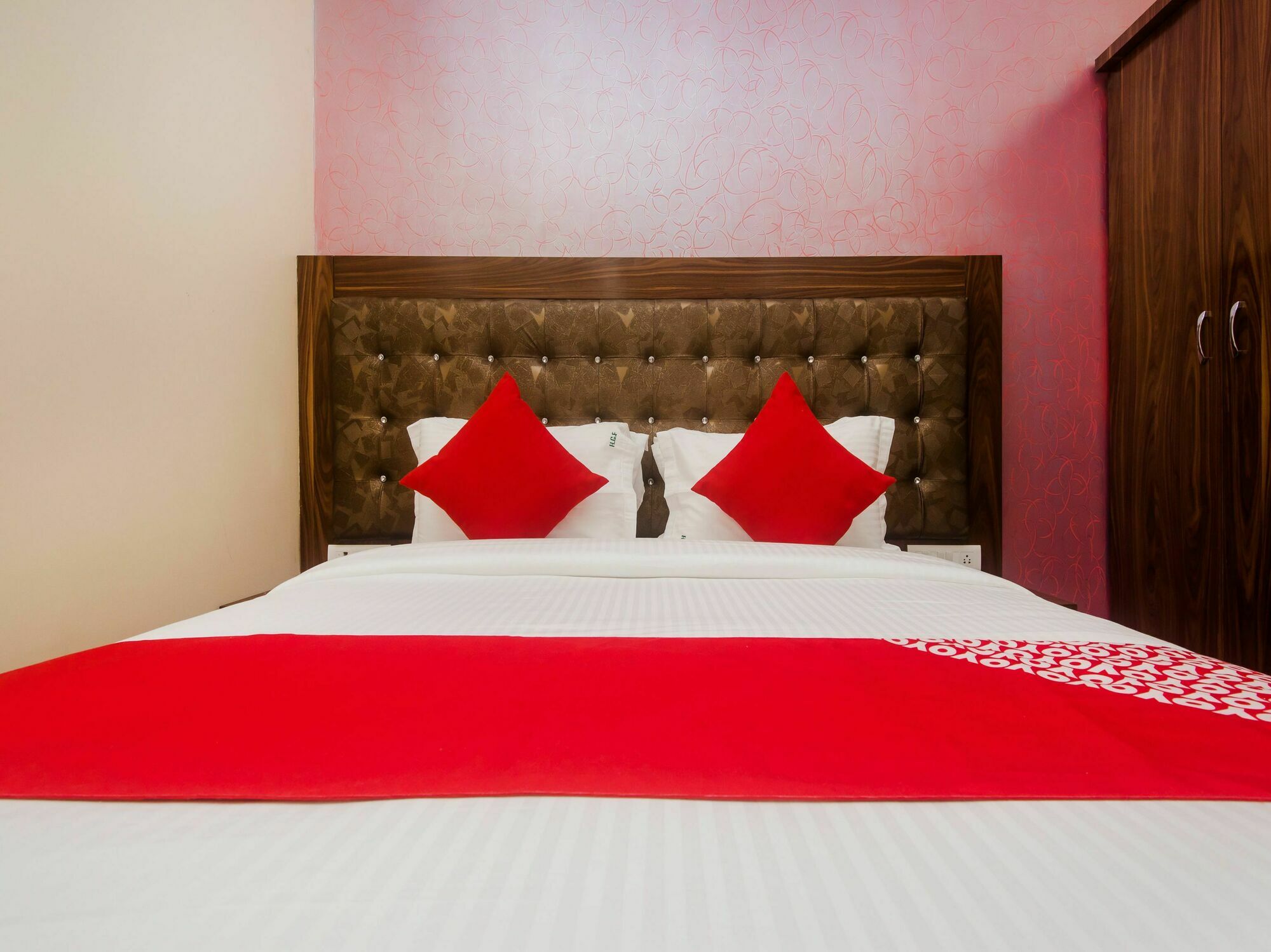 OYO 19156 Hotel Greenforest Mumbai  Buitenkant foto